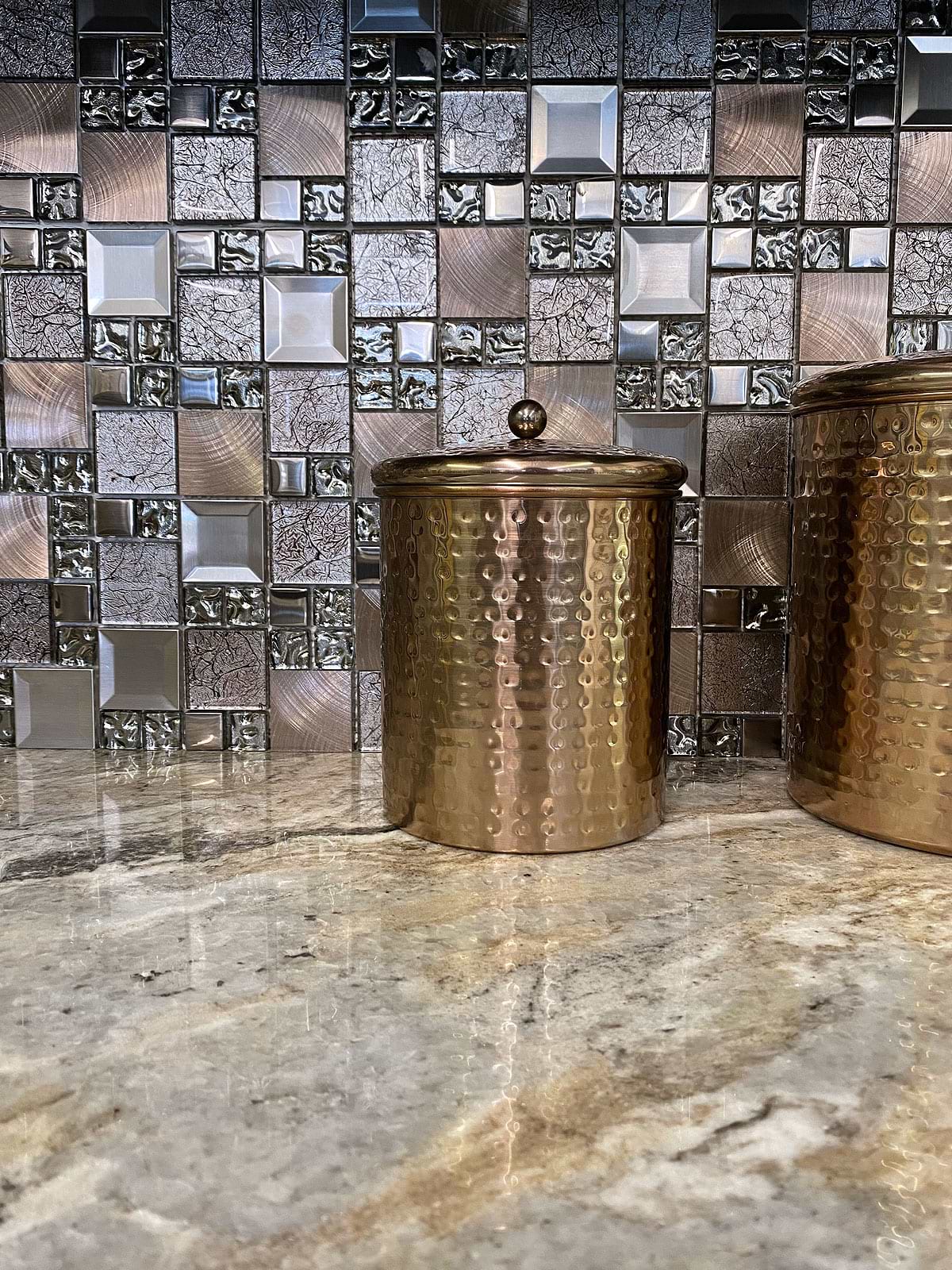 Metal wall tile