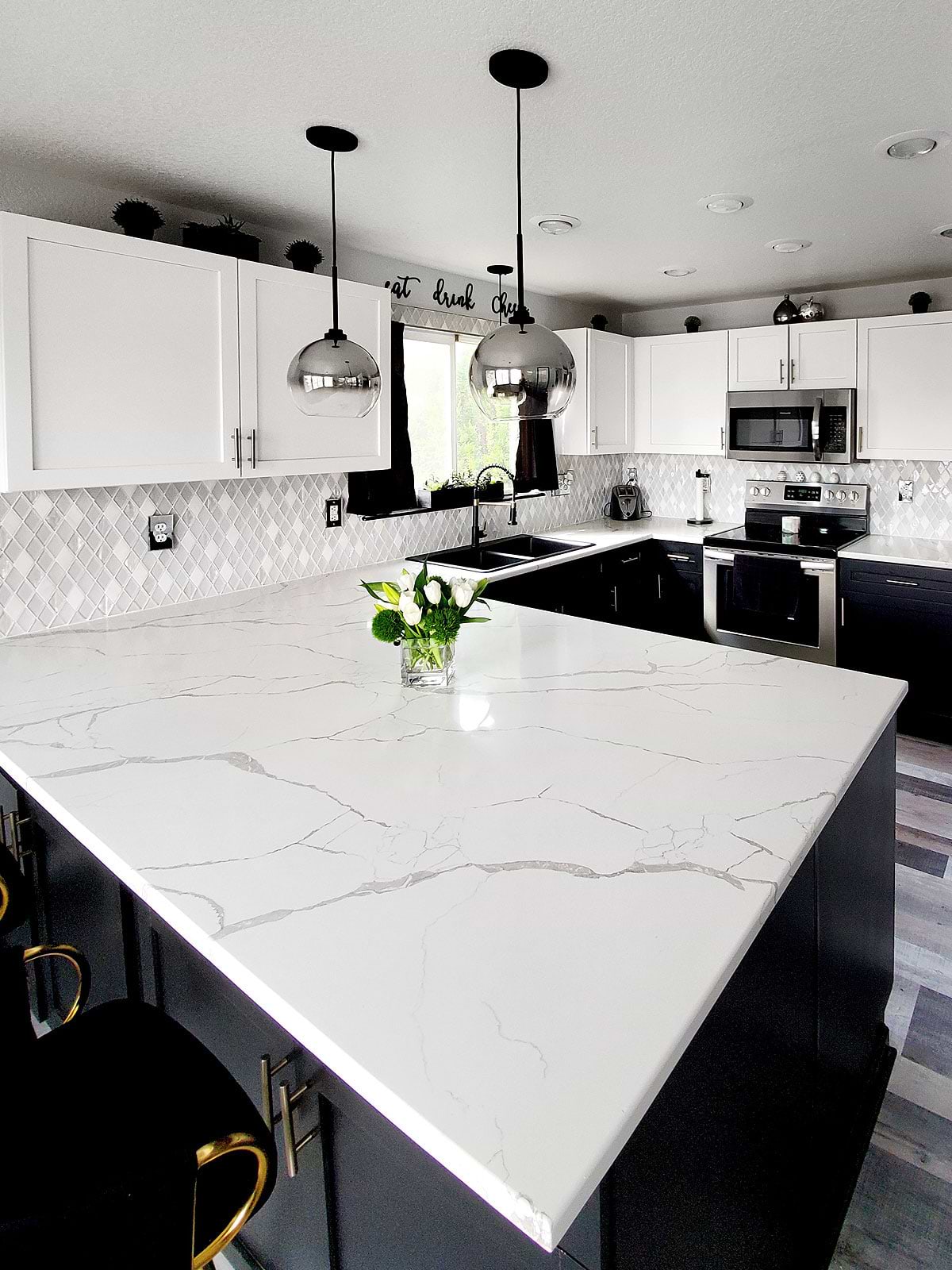 Espresso And White Cabinet Quartz Countertop Island Glass And Marble Tile BA62046