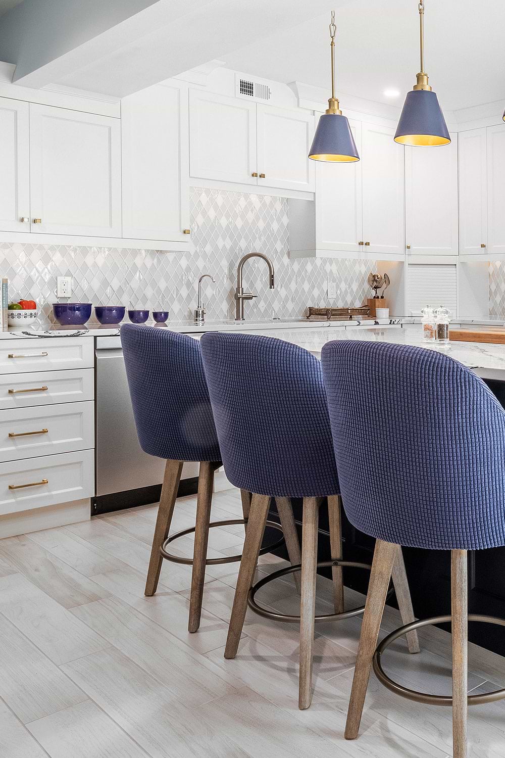 Two Tones Kitchen Cabinets White Modern Countertop Glass And Marble Tile BA62046
