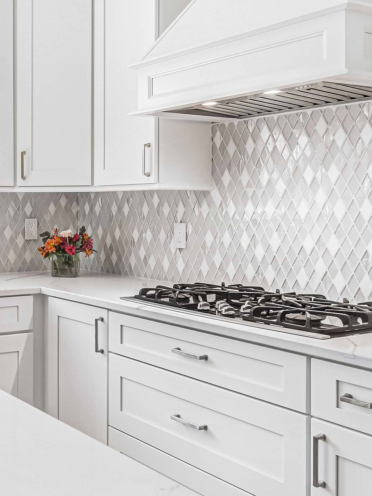 White Backsplash Tile White Color Quartz Countertop Glass And Marble Tile BA62046