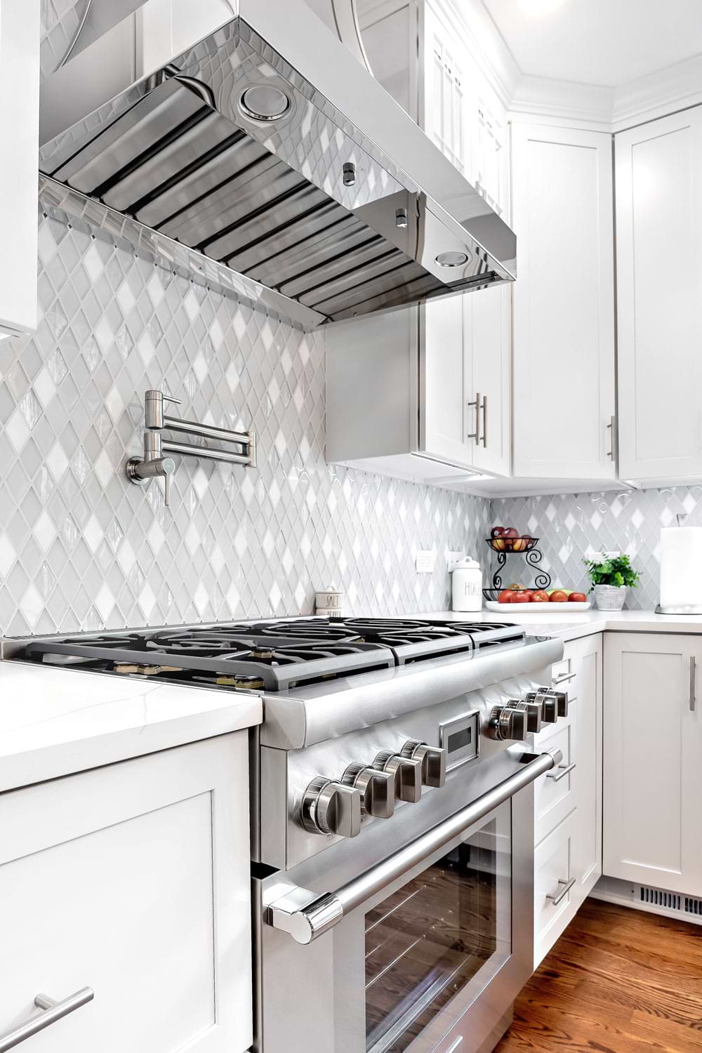White Kitchen White Countertop White Diamond Glass Backsplash Tile BA62046