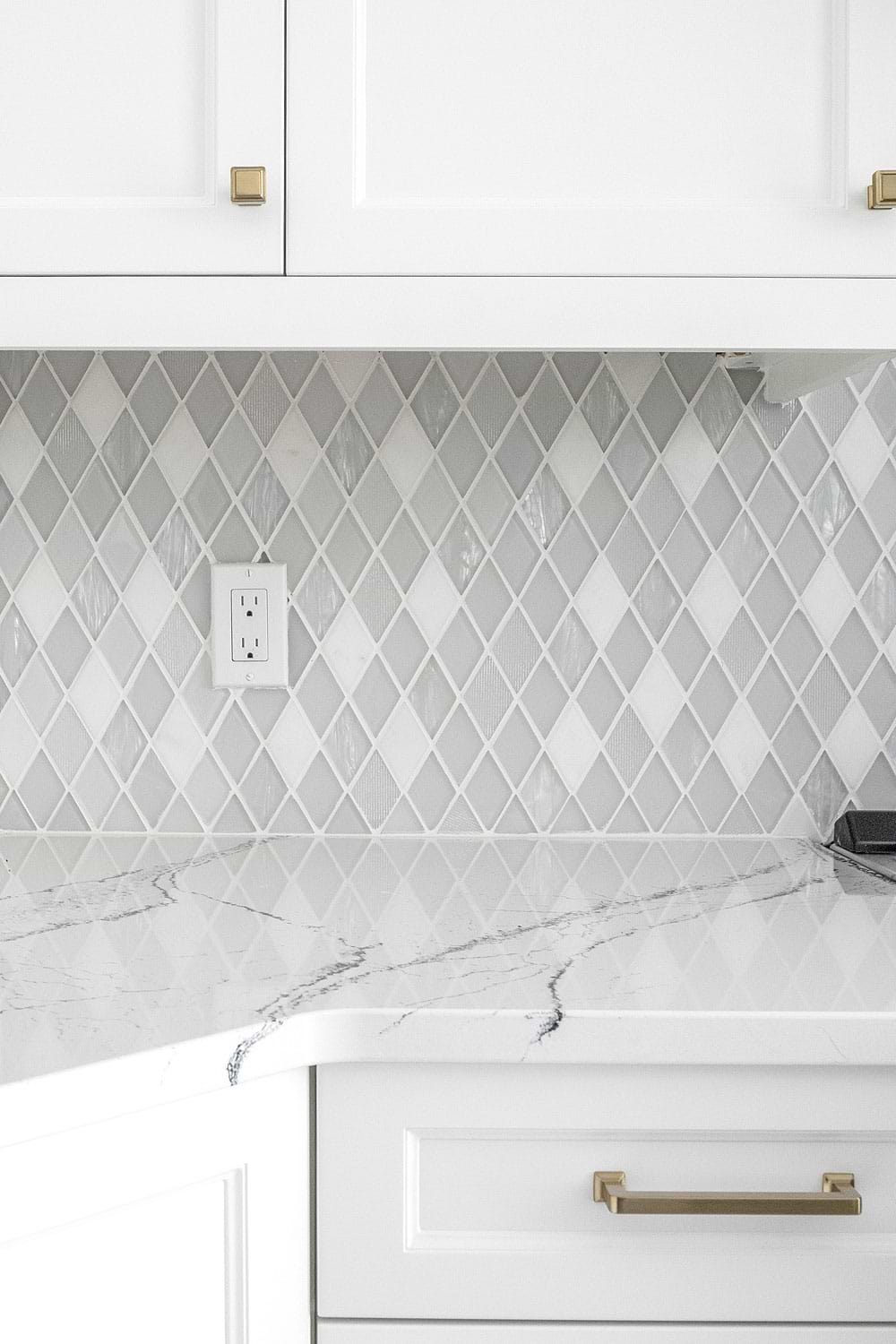 White Modern Countertop Backsplash Tile With Glass And Marble White Kitchen BA62046