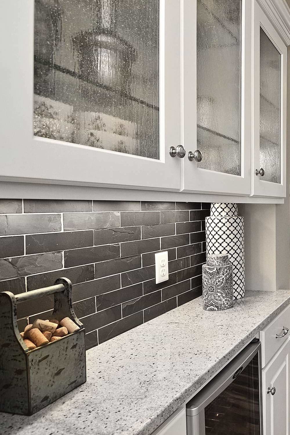 kashmire white granite with black subway backsplash slate tile BA1045
