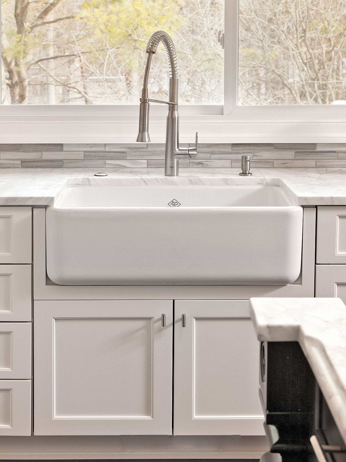 Calacatta gold countertop white farm sink marble modern subway backsplash tile BA1034