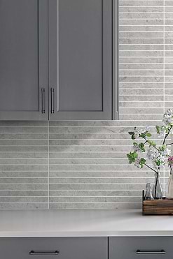 Modern Gray Kitchen Quartz Countertop With Gray Backsplash