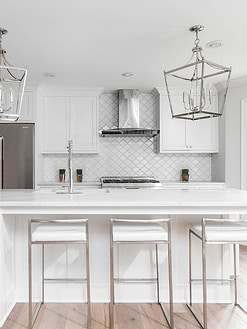 Modern white cabinet with hite ceramic arabesque backsplash tile