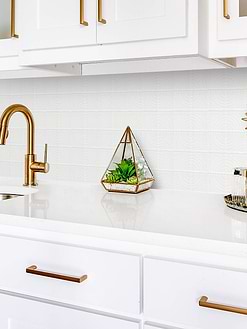 White kitchen glass backsplash tile countertop