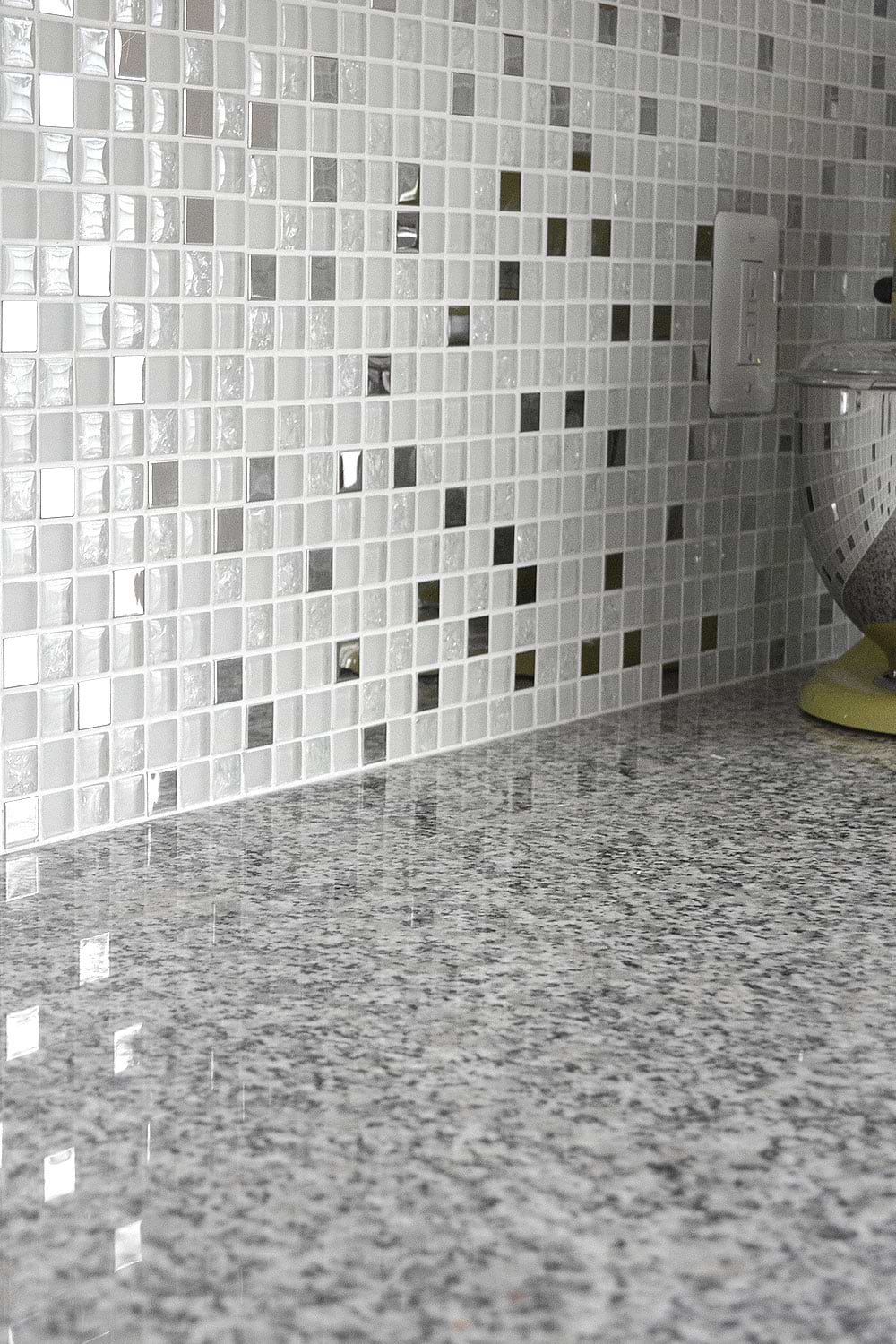 Gray Luna Pearl kitchen countertop with glass and metal mixed white kitchen backsplash tile. #whitebacksplash #whitekitchen #whitecabinet #glassbacksplash #metalbacksplash #modernbacksplash #lunapearl