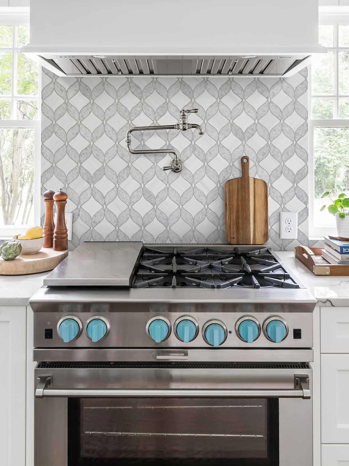 Cooktop with Marble Backsplash Tile BA6317