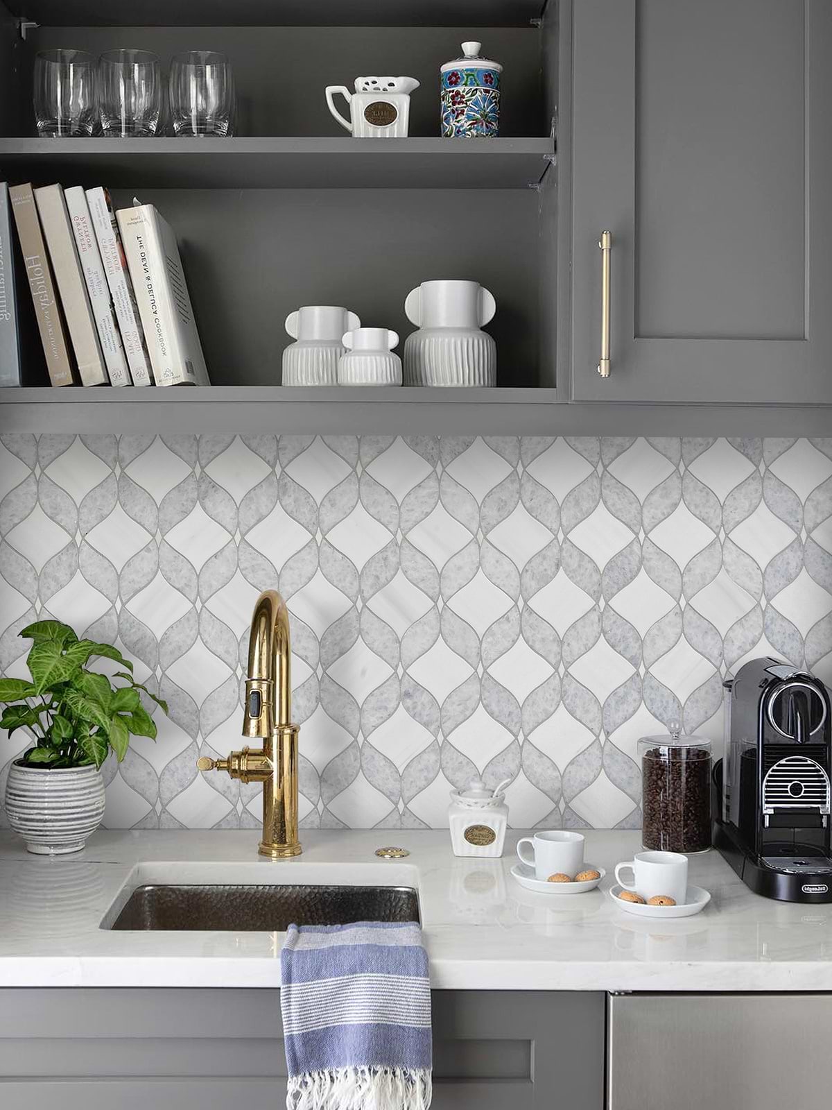 Gray Kitchen Cabinets With Backsplash Tile BA6317
