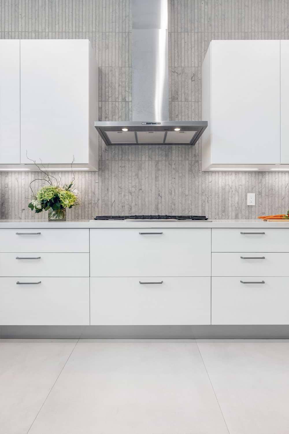 Gray And White Modern Kitchen With Gray Long Bacskplash Tile BA1038