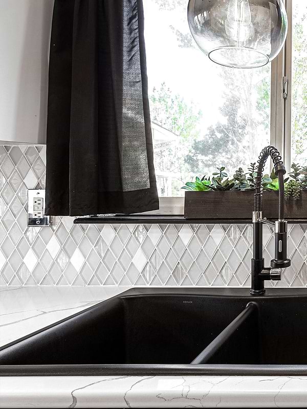 Black Kitchen Sink Quartz Countertop With Gray Veins Glass And Marble Tile BA62046