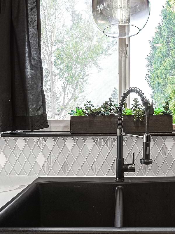 Black Kitchen Sink White Color Quartz Countertop Glass And Marble Tile BA62046