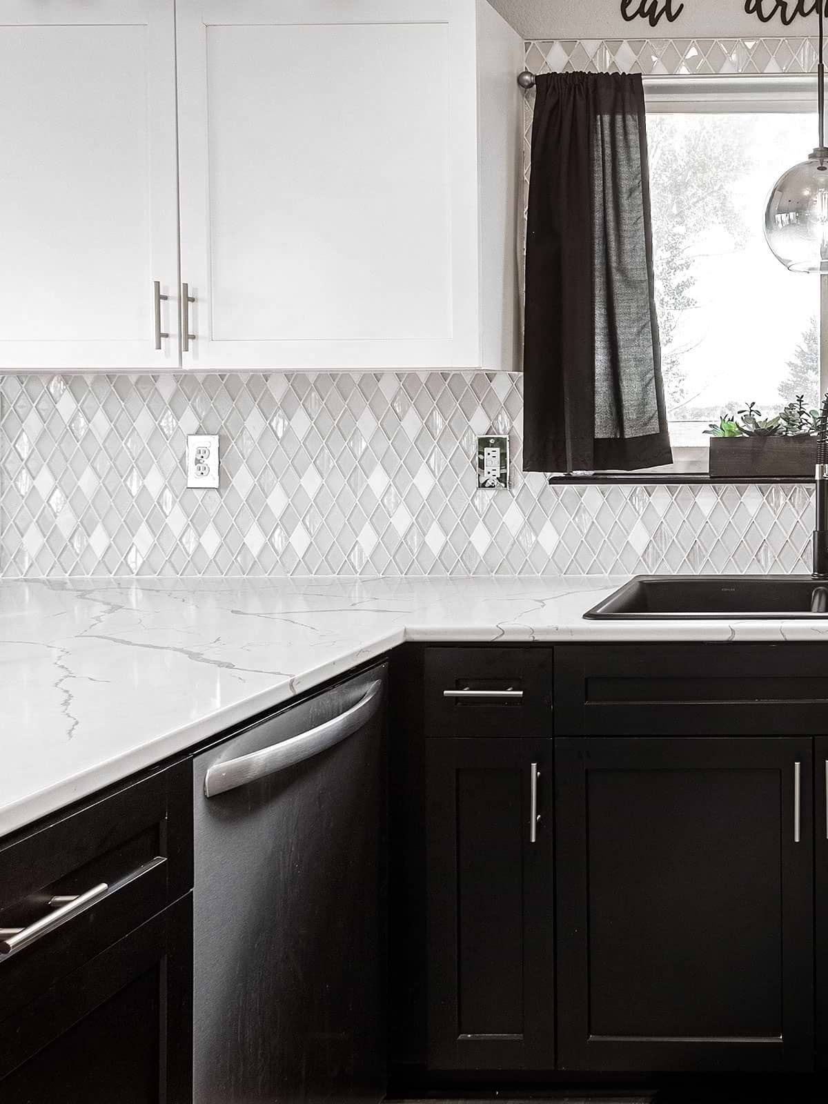Espresso Kitchen Cabinet White Modern Countertop White Diamond Glass Backsplash Tile BA62046