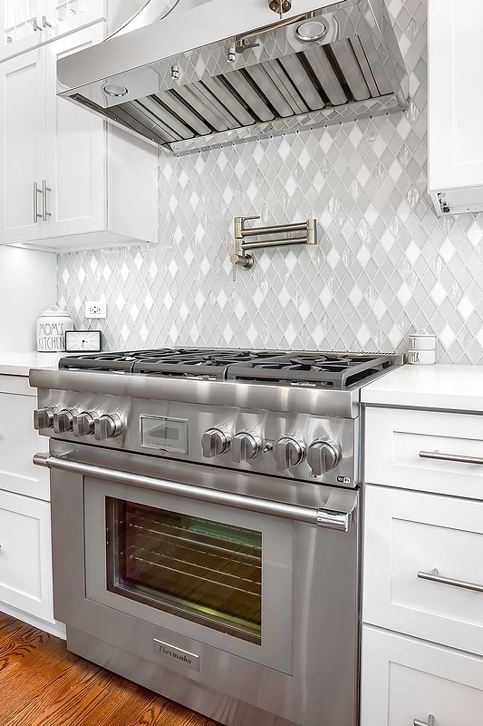 Full White Kitchen Cabinet Quartz Countertop Backsplash Tile With Glass And Marble BA62046