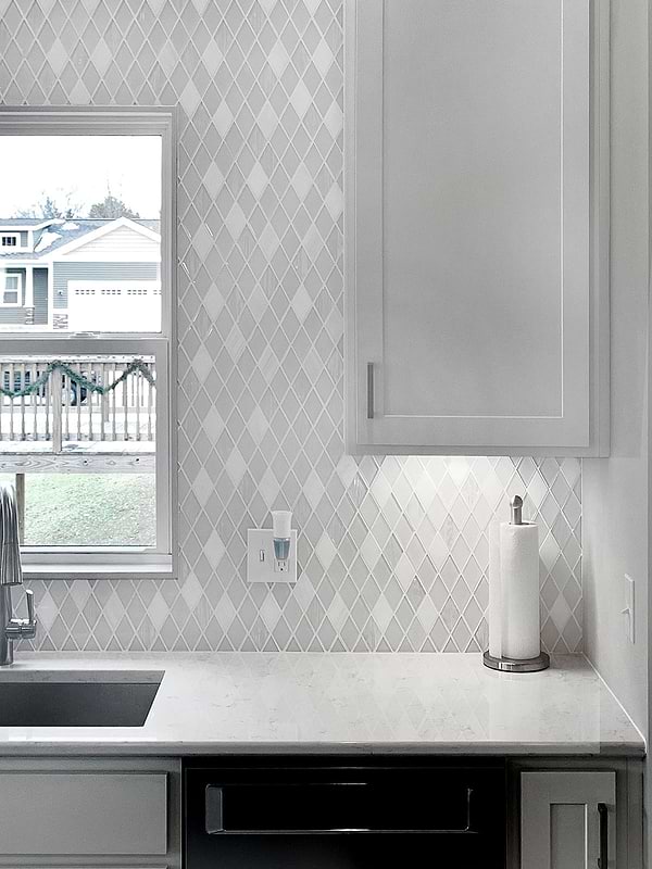 White Color Elegant Backsplash Tile White Modern Countertop BA62046