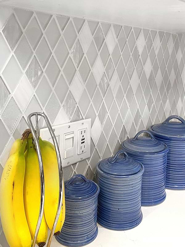 White Countertop White Mosaic Tile Glass And Marble BA62046 1