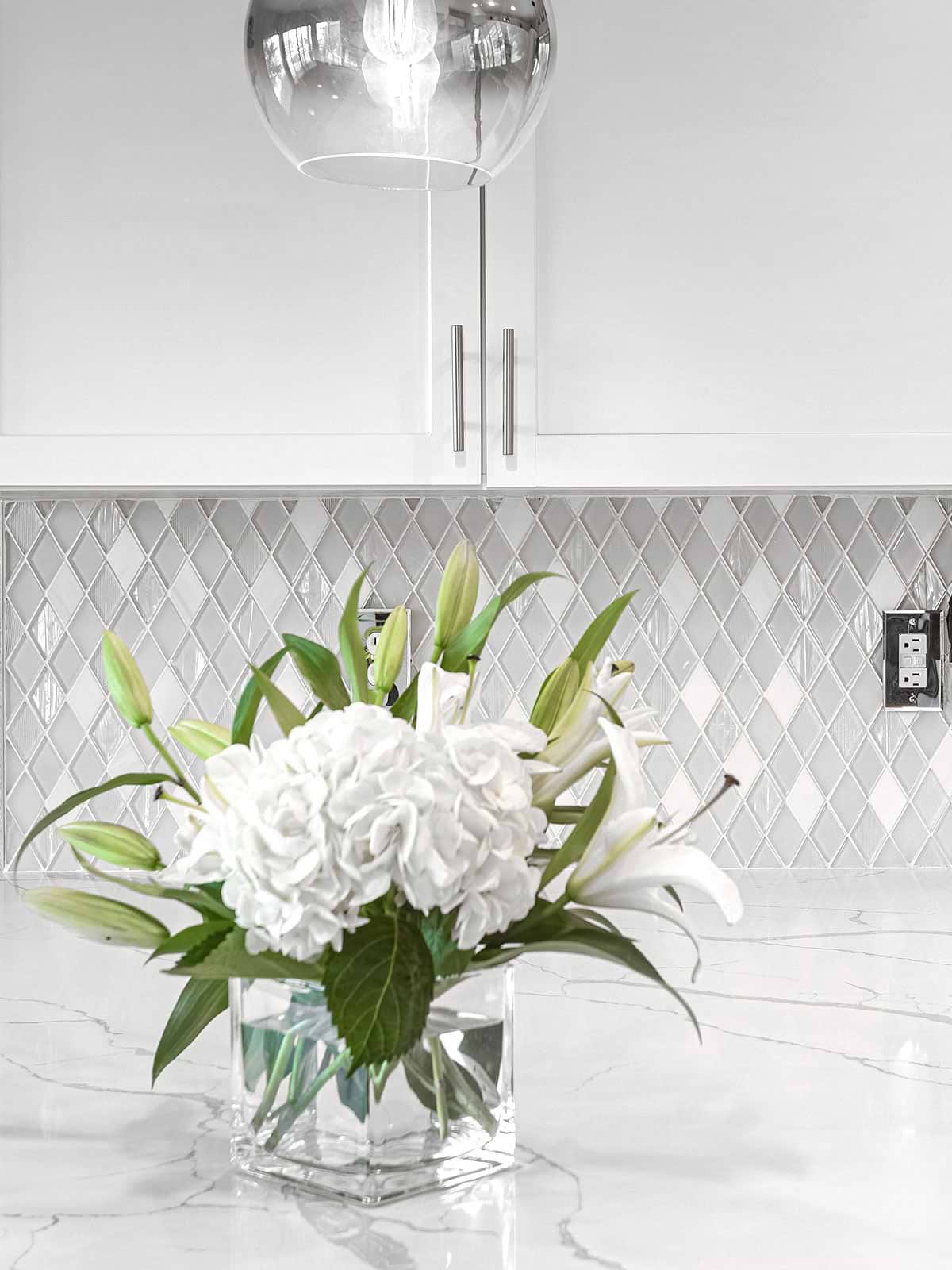 White Glass And Marble Backsplash Full White Kitchen Cabinet BA62046