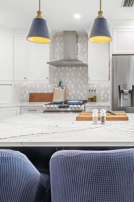 White Kitchen Cabinet White Countertop With Dark Veins White Backsplash Tile BA62046
