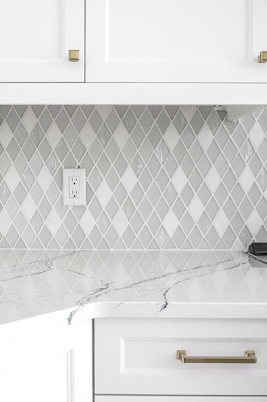 White Modern Countertop Backsplash Tile With Glass And Marble White Kitchen BA62046