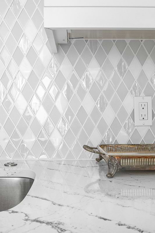 White Mosaic Tile Glass And Marble Quartz Countertop BA62046