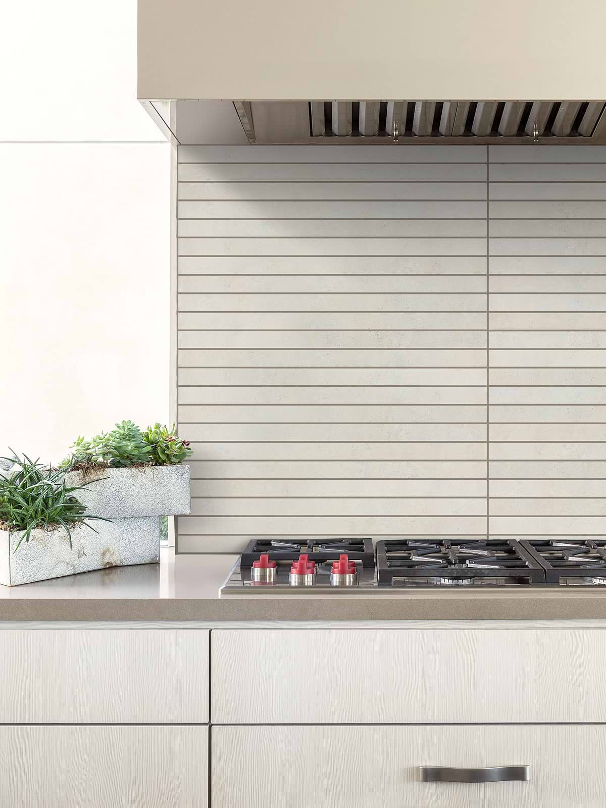 Modern Beige Backsplash Tile with Modern Cabinets