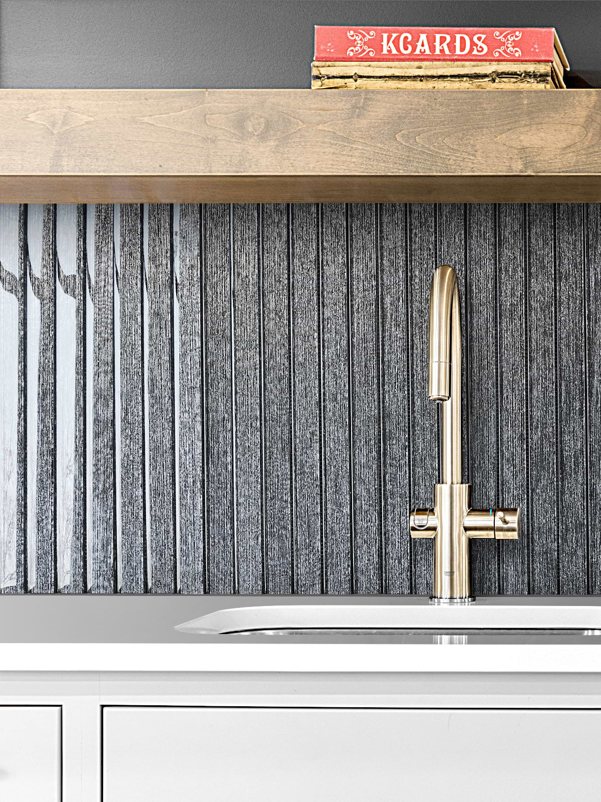Gray Countertop Shimmery Black Glass Modern Backsplash Tile BA8021