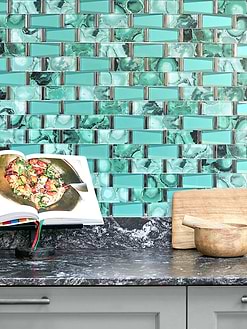 Black Countertop Green Unique Glass Subway Beveled Glass Backsplash Tile BA8013