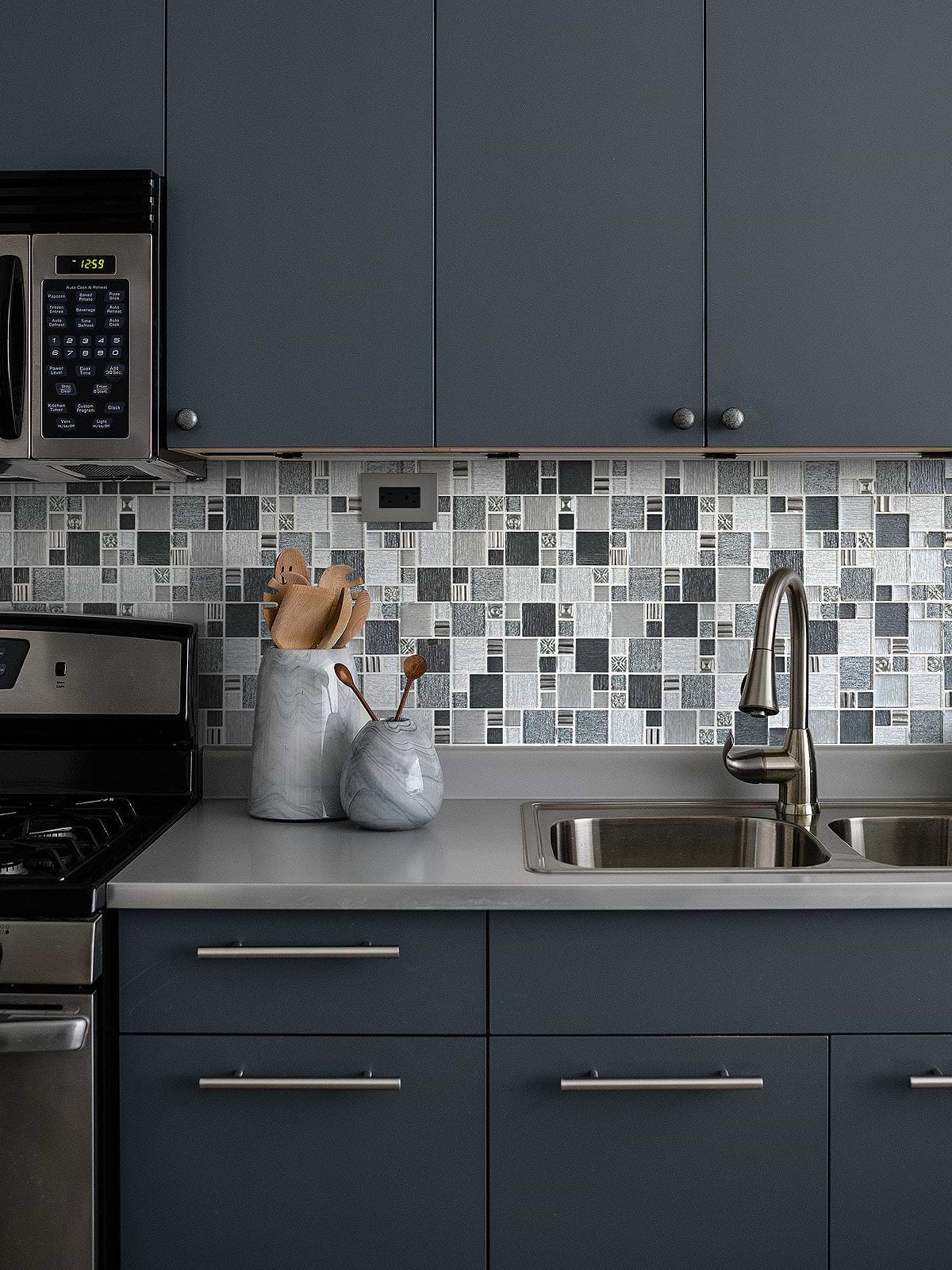 Black Kitchen Cabinet Gray Black Metallic Textured Glass Backsplash Tile BA8004