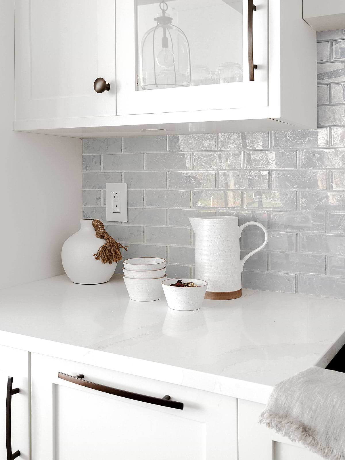 White Quartz Countertop Glitter Design Backsplash Tile BA8001