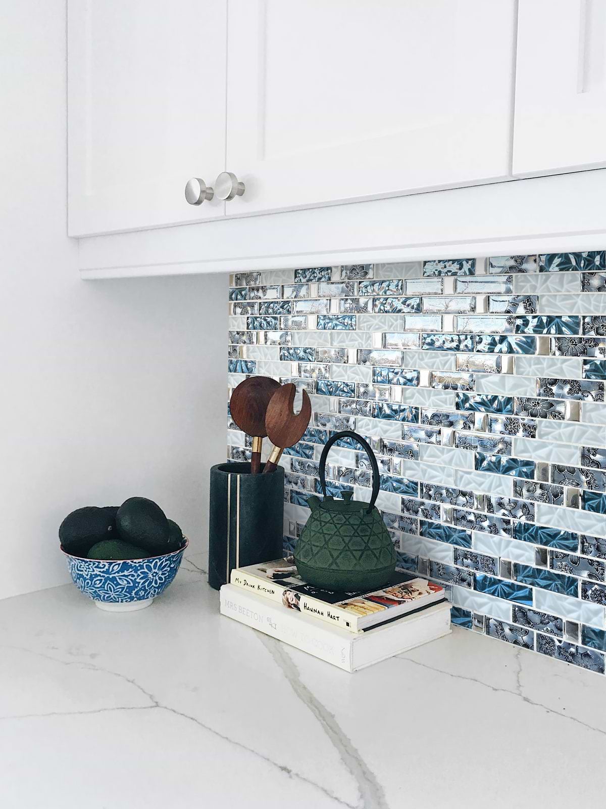 Quartz Countertop Blue White Subway Glass Backsplash Tile BA8011