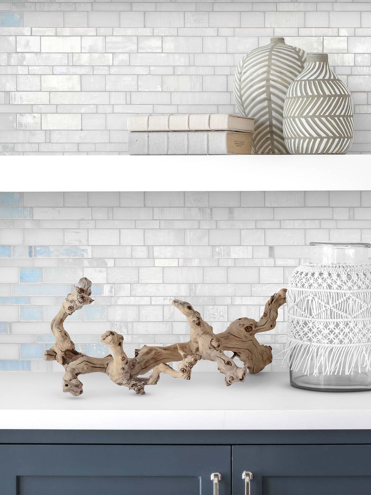 White Quartz Countertop with Pearl Glass Subway Tile BA7016