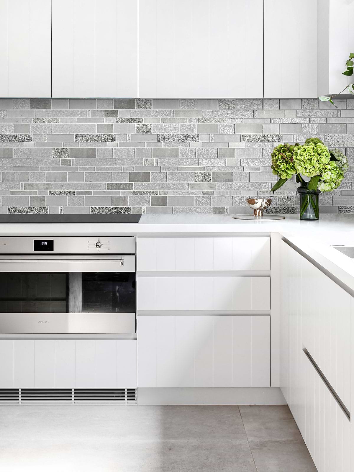 Modern White Kitchen with Diamond Glass Artisan Mosaic Tile BA7020