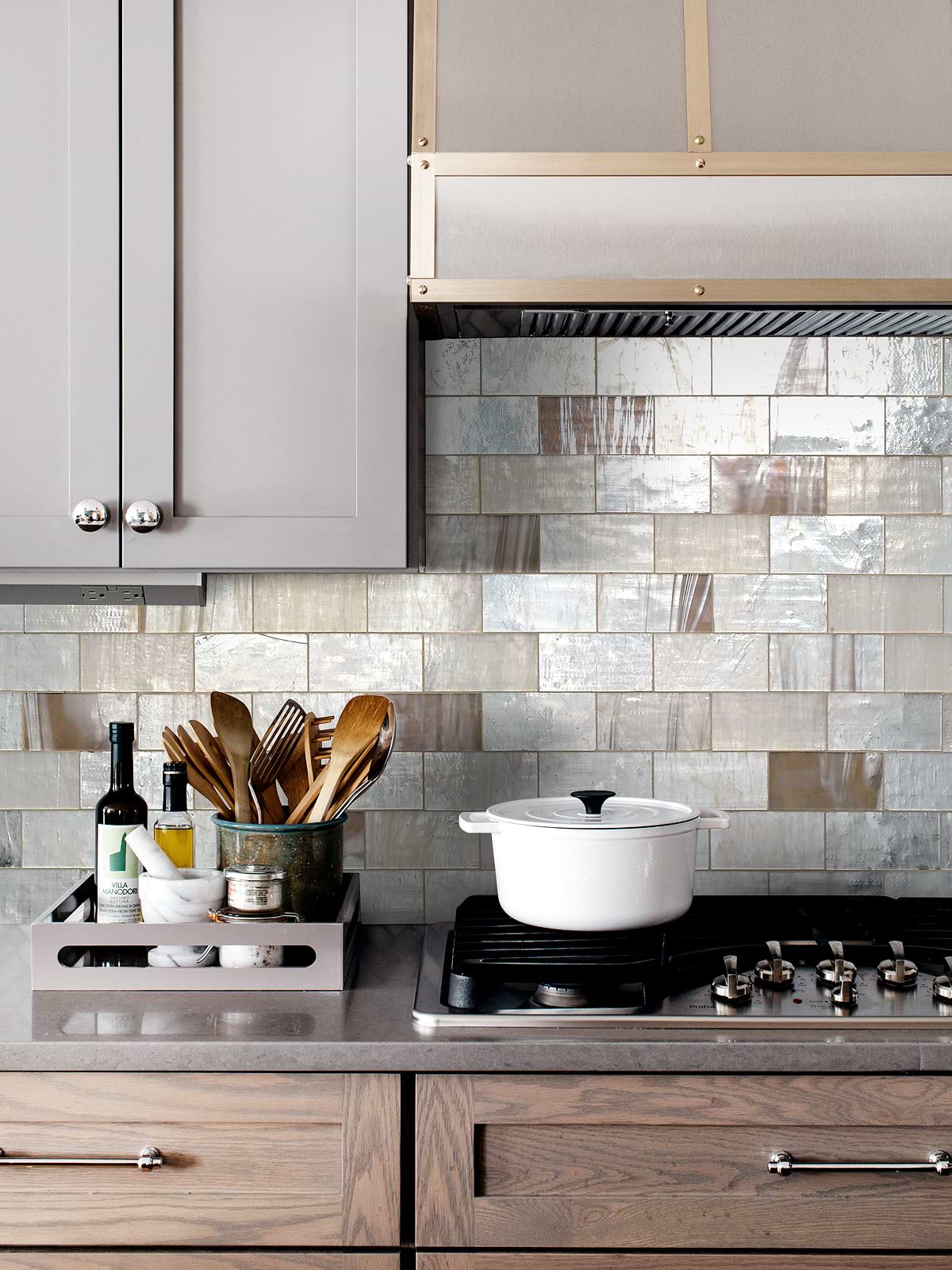 Brown Cabinet with Beige Brown Glass Tile BA7015 Subway
