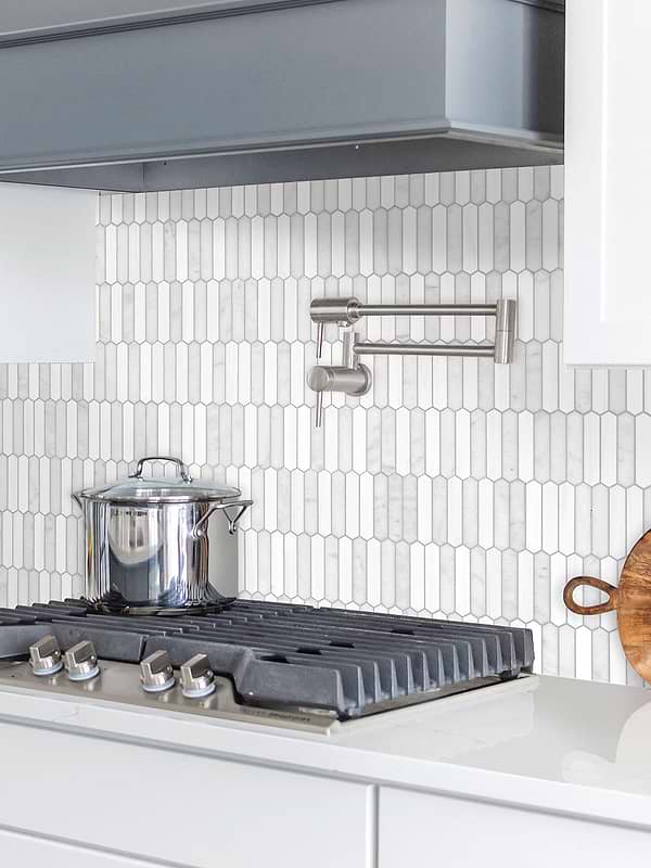 Two Tones Cabinet with Modern Picket White Gray Marble Backsplash Tile BA6321