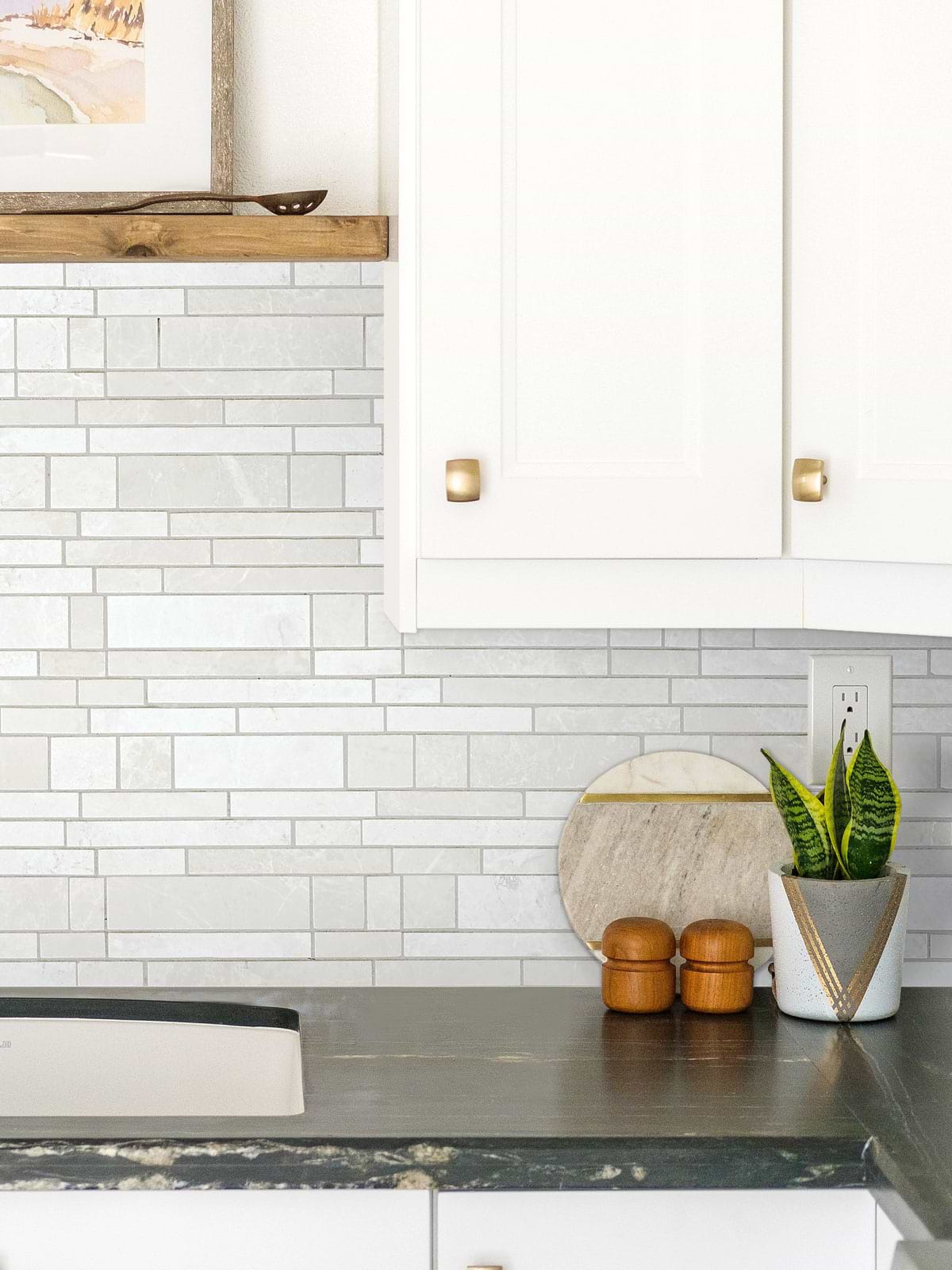 Black Granite Countertop with Beige Marble Backsplash Tile BA1095