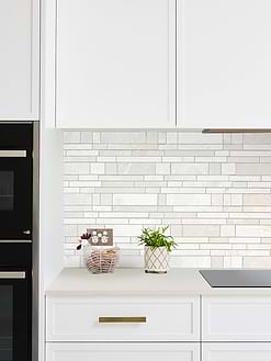 White Kitchen with Beige Marble Backsplash Tile BA1095