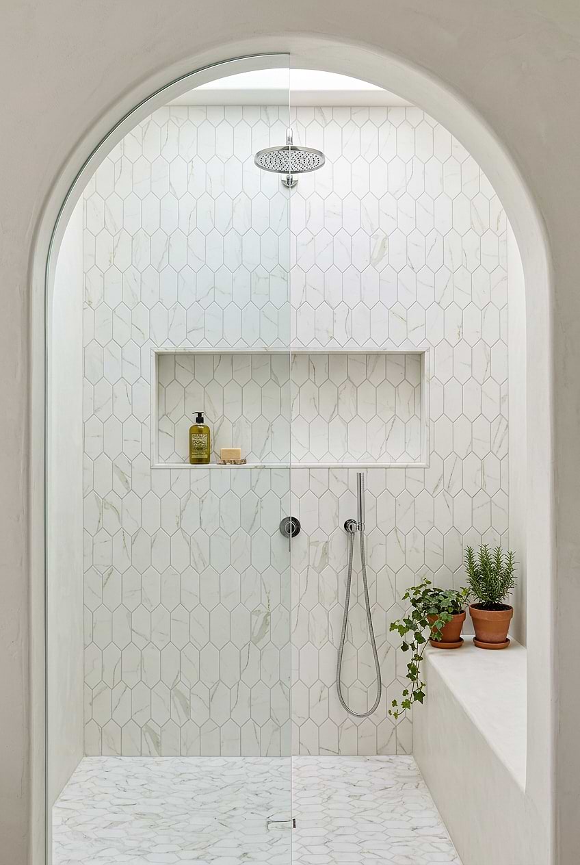 Calacatta Gold Glass Picket Shower Wall with Niche BA6702 Calacatta Gold Glass Picket Shower Wall with Niche BA6702