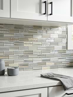 White Shaker Cabinets White Speckled Quartz Countertops with Glass Subway Tile BA5565