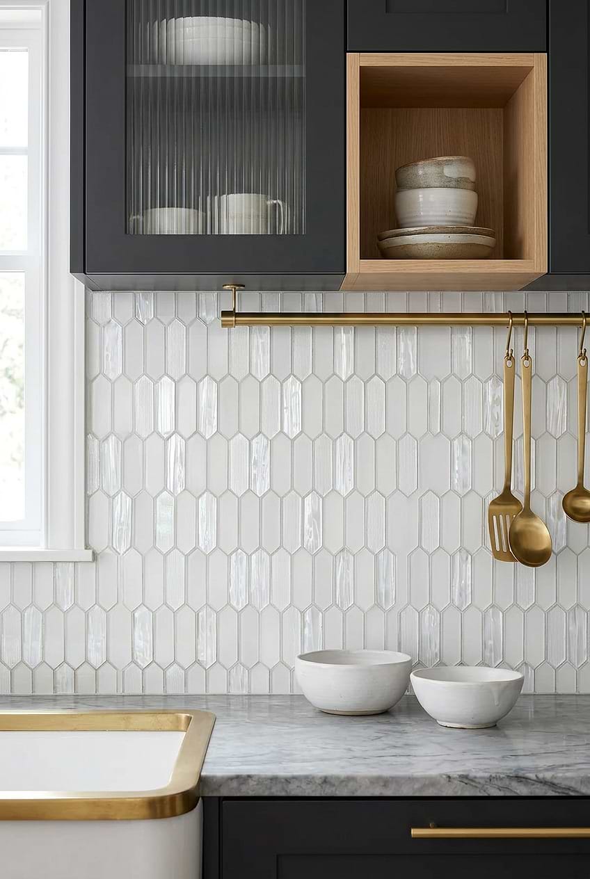 Glossy White Pearl Glass Picket Tile BA6701