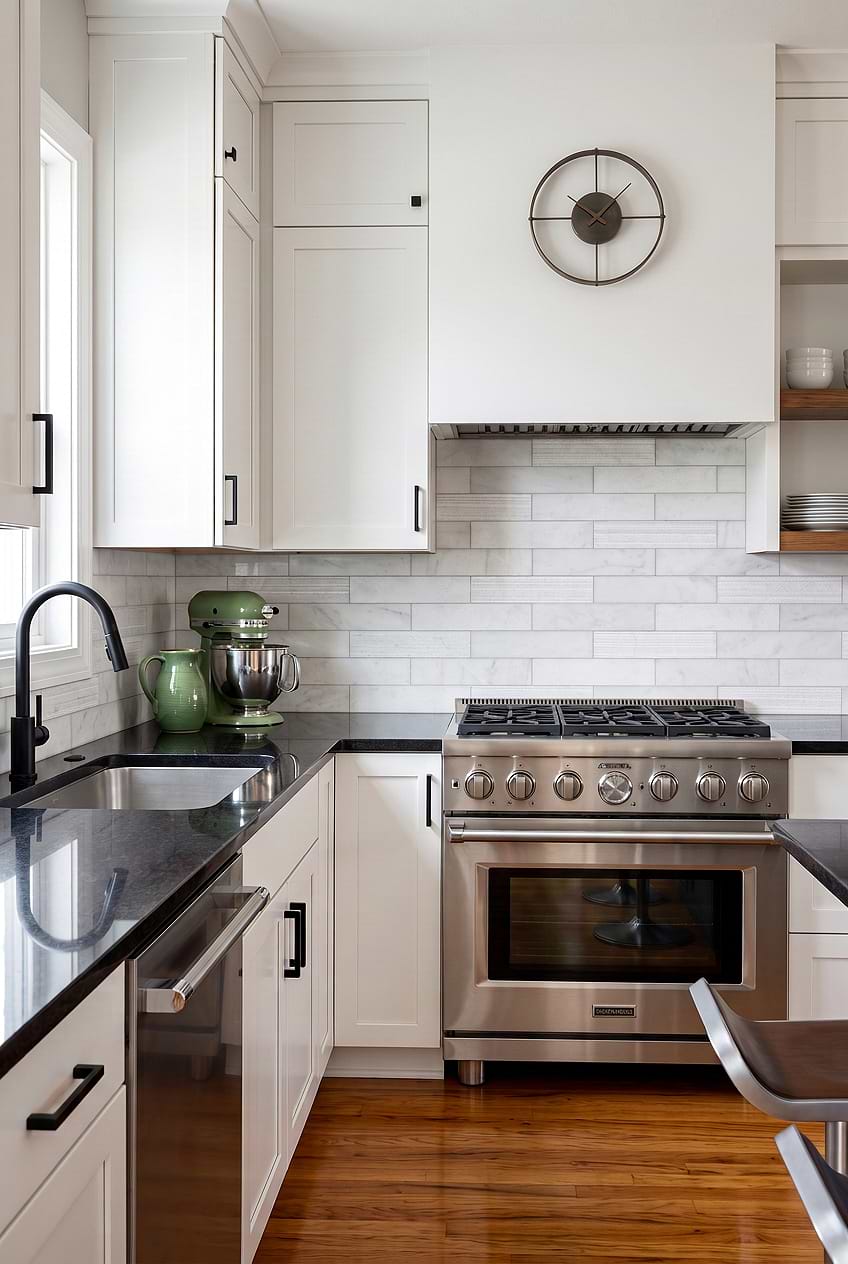 White Marble Subway Tile with Black Countertops BA8035