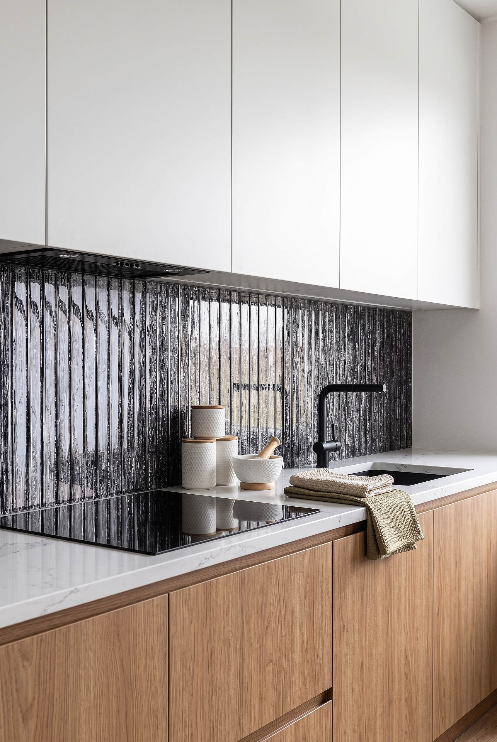 Shimmery Black Glass Vertical Strip Backsplash Tile BA8021