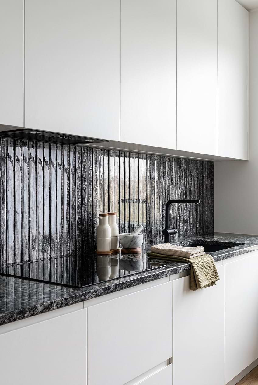 Shimmery Black Vertical Glass Modern Kitchen Backsplash Tile BA8021