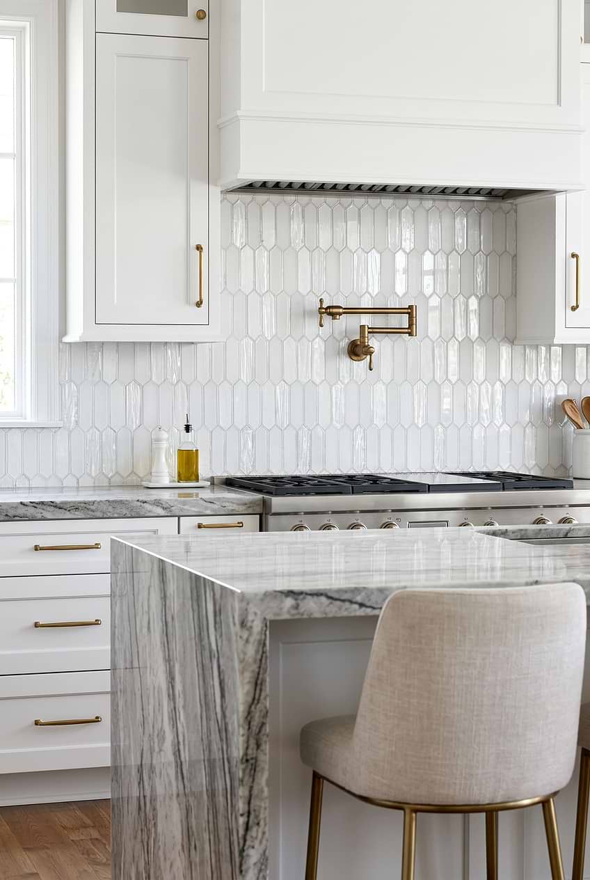 White Pearl Glass Picket Backsplash BA6701