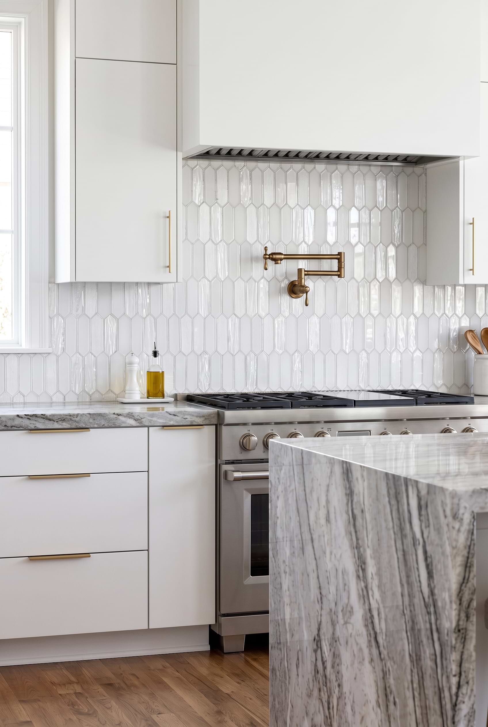 White Pearl Glass Picket Kitchen Backsplash Tile BA6701