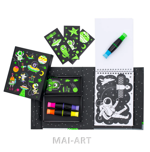 ערכת צביעה - COLOURING SET OUTER SPACE