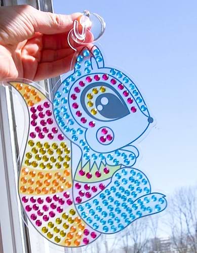 ערכה להכנת לוכדי אור לחלון יער מנצנץ WOODLANDS SPARKLING LIGHT CATCHERS
