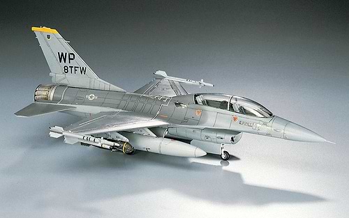 ערכת הרכבה מטוס F16B PLUS FIGHTING FALCON HASEGAWA
