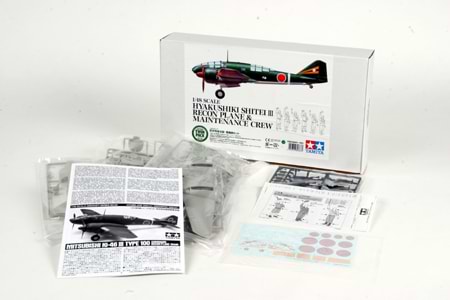 ערכת הרכבה מטוס HYAKUSHIKI SHITEI III RECON PLANE & MAINTENANCE CREW TAMIYA