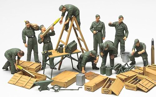 ערכת הרכבה חיילים WWII GERMAN TANK CREW FILED MAINTENANCE SET TAMIYA 